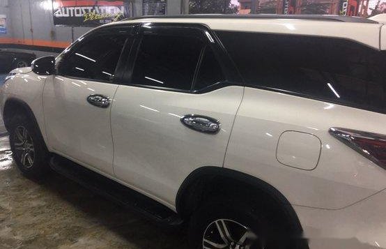 White Toyota Fortuner 2016 Automatic Diesel for sale-5