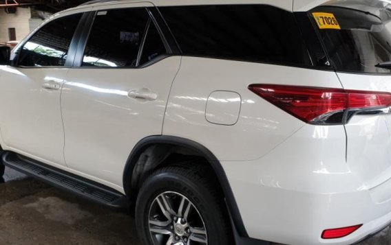 White Toyota Fortuner 2017 at 20000 km for sale in Quezon City-1