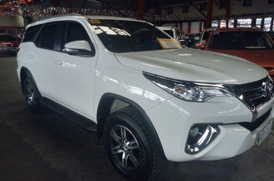 White Toyota Fortuner 2017 for sale in Quezon City -1
