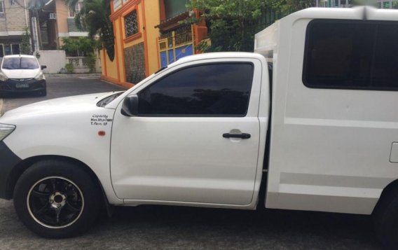 Selling 2nd Hand Toyota Hilux 2014 in Quezon City-1