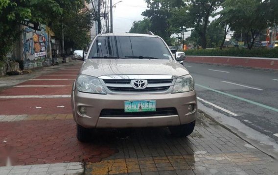 Toyota Fortuner 2006 Automatic Diesel for sale in Quezon City-1