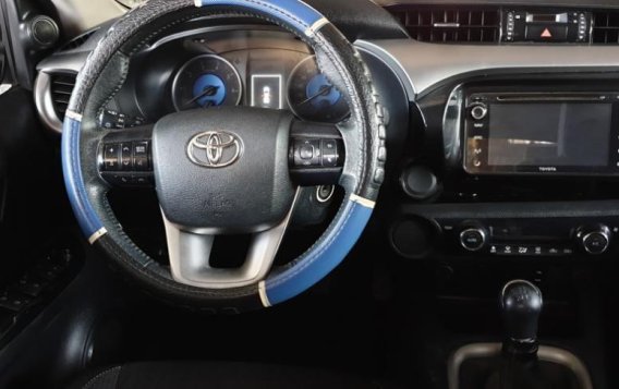 White Toyota Hilux 2016 at 10000 km for sale-3