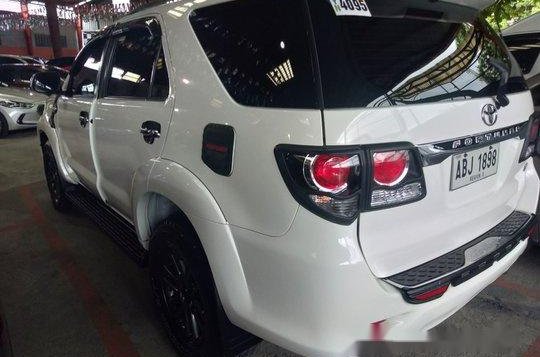 Selling White Toyota Fortuner 2015 Manual-4