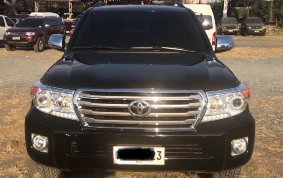 Sell Used 2015 Toyota Land Cruiser Automatic Diesel in Pasig-2