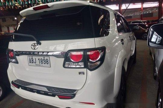 Selling White Toyota Fortuner 2015 Manual-5
