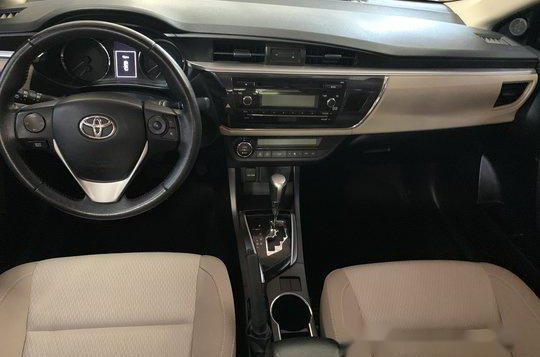 Sell Red 2017 Toyota Corolla Altis at 8800 km in Quezon City-4