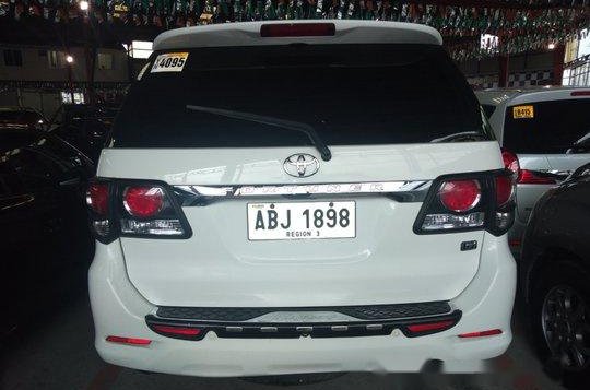 Selling White Toyota Fortuner 2015 Manual-3