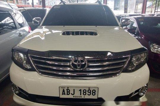 Selling White Toyota Fortuner 2015 Manual-1