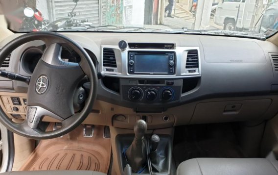 2nd Hand Toyota Hilux 2013 at 100000 km for sale-1