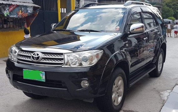 2nd Hand Toyota Fortuner 2009 at 80000 km for sale-1