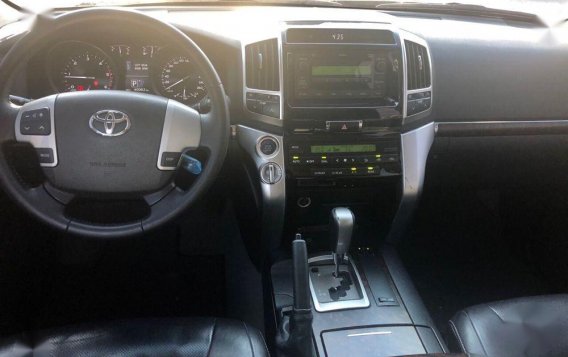 Sell Used 2015 Toyota Land Cruiser Automatic Diesel in Pasig-3