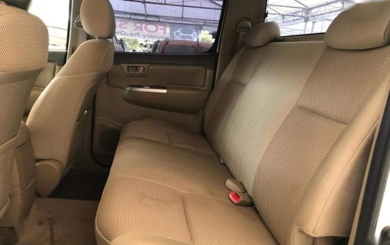 Selling Toyota Hilux 2013 Manual Diesel in Makati-4