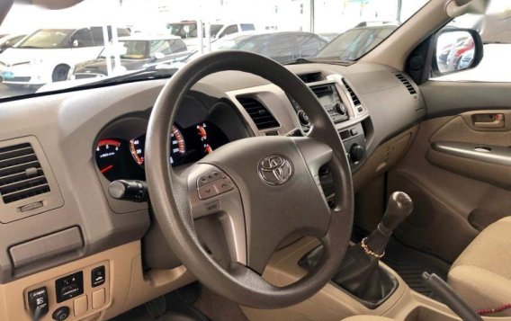 Selling Toyota Hilux 2013 Manual Diesel in Makati-2