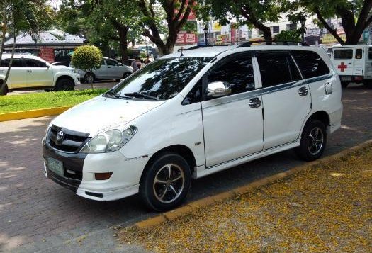 Sell 2nd Hand 2005 Toyota Innova Manual Gasoline at 110000 km in Manila-2