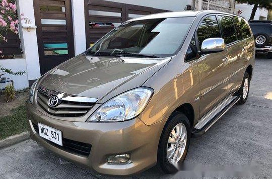 Sell Brown 2010 Toyota Innova at 75000 km-1