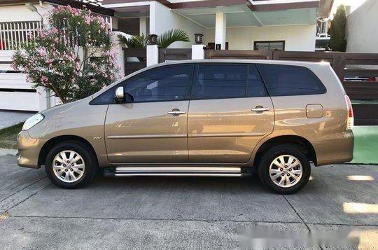 Sell Brown 2010 Toyota Innova at 75000 km-2