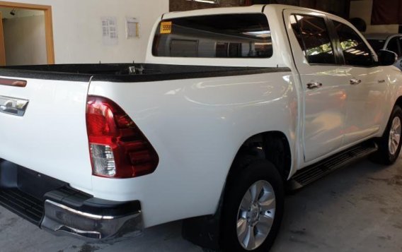 Selling White Toyota Hilux 2016 in Quezon City-3