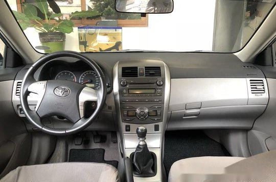 Selling Silver Toyota Corolla Altis 2013 Manual Gasoline in Marikina-7