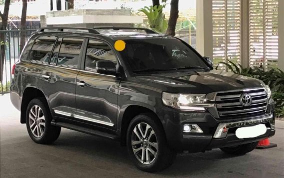 Selling Toyota Land Cruiser 2019 at 10000 km in Manila