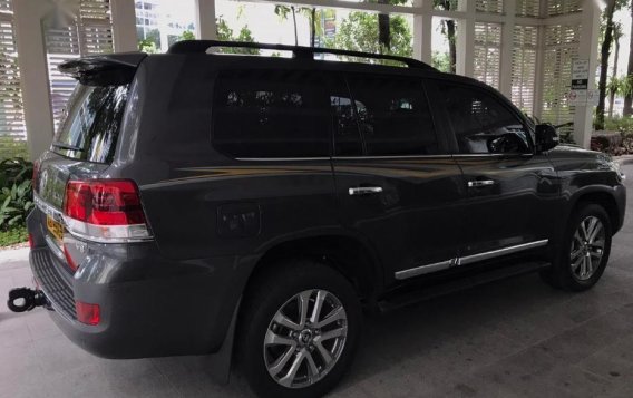 Selling Toyota Land Cruiser 2019 at 10000 km in Manila-2