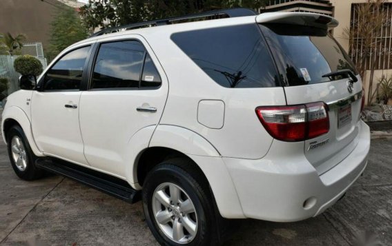 2nd Hand Toyota Fortuner 2010 at 60000 km for sale-3