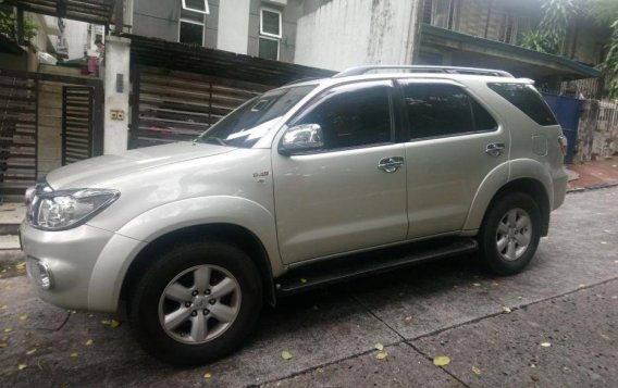 Selling 2nd Hand Toyota Fortuner 2009 in Marikina-1