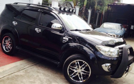 2nd Hand Toyota Fortuner 2009 at 70000 km for sale-3