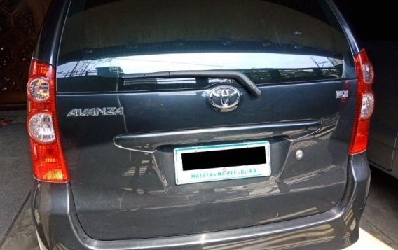Selling 2nd Hand Toyota Avanza 2011 Manual Gasoline at 80000 km in Manila-2