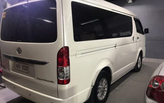 Selling Toyota Hiace 2017 Automatic Diesel in Manila-1