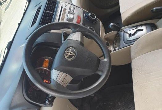 2nd Hand Toyota Avanza 2013 Automatic Gasoline for sale in Quezon City-10
