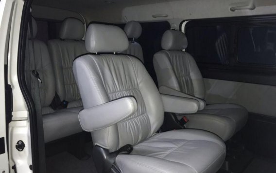 Selling Toyota Hiace 2017 Automatic Diesel in Manila-3