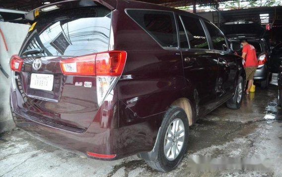 Selling Red Toyota Innova 2017 at 7700 km -4
