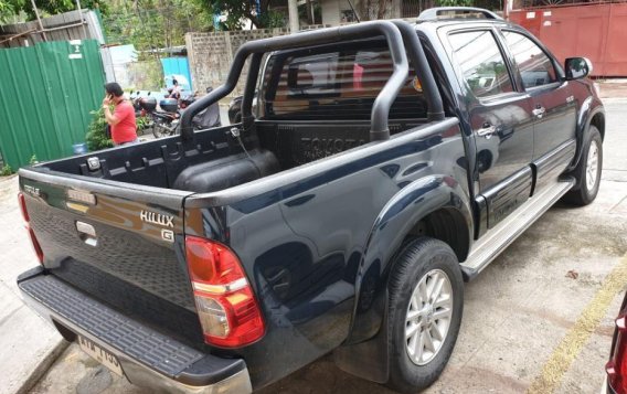 Selling Toyota Hilux 2015 Manual Diesel in Quezon City-7