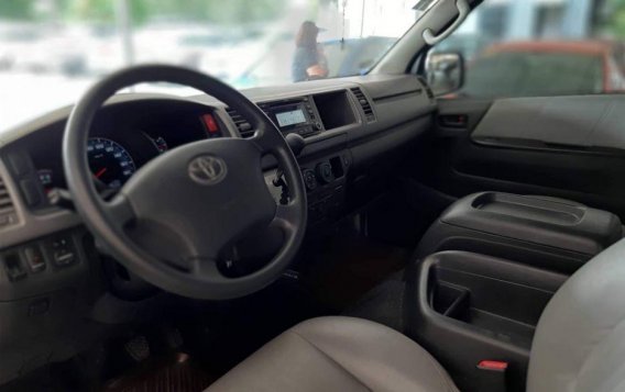 2nd Hand Toyota Hiace 2013 Automatic Diesel for sale in Makati-8