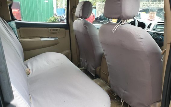 Selling Toyota Hilux 2015 Manual Diesel in Quezon City-4