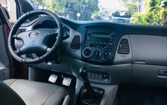 Selling 2nd Hand Toyota Innova 2011 in Quezon City-8