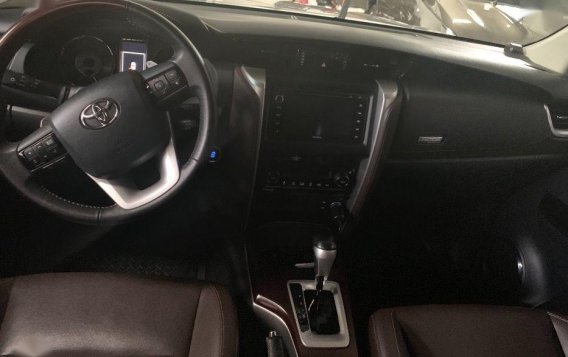 Selling Silver Toyota Fortuner 2017 SUV in Quezon City-5