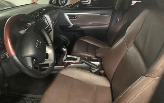 Selling Silver Toyota Fortuner 2017 SUV in Quezon City-3
