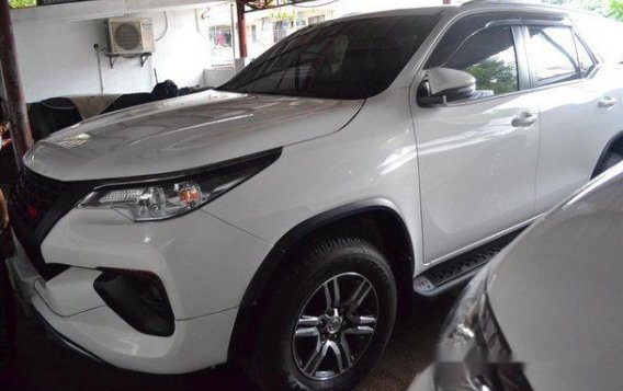 Selling White Toyota Fortuner 2018 Automatic Diesel-1