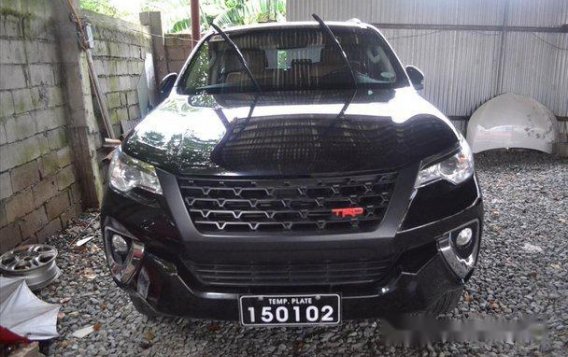 Sell Black 2016 Toyota Fortuner Automatic Diesel at 5800 km -3