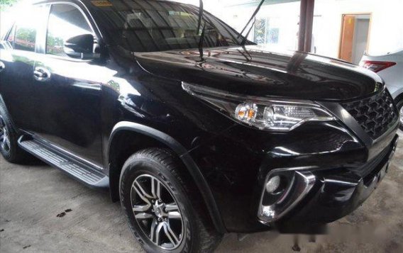 Selling Black Toyota Fortuner 2017 at 6800 km 