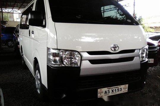 Selling White Toyota Hiace 2018 at 11500 km-1