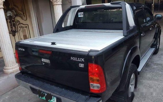 Black Toyota Hilux 2010 at 85000 km for sale in Manila-3