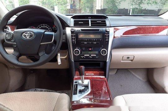 Selling White Toyota Camry 2014 Automatic Gasoline in Parañaque-5