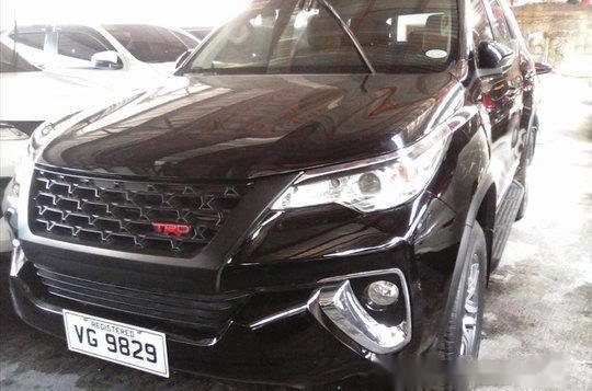 Sell Black 2016 Toyota Fortuner at 6000 km-3