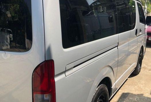 Selling 2nd Hand Toyota Hiace 2017 in Marikina-3