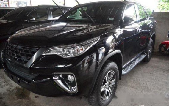 Selling Black Toyota Fortuner 2017 at 6800 km -1