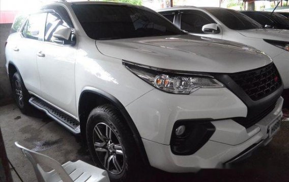Selling White Toyota Fortuner 2018 Automatic Diesel-3
