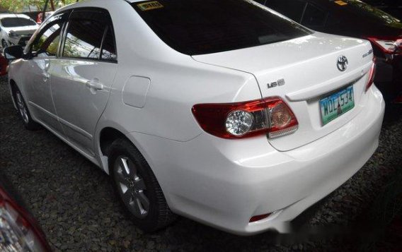 Sell White 2014 Toyota Corolla Altis at 48000 km-4