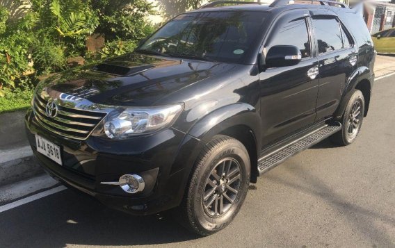 Selling Black Toyota Fortuner 2015 Automatic Diesel at 48000 km in Quezon City-3